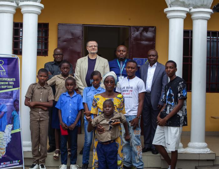 Rencontre entre 7 enfants, le REIPER et le membre du Comité des droits de l’enfant © REIPER