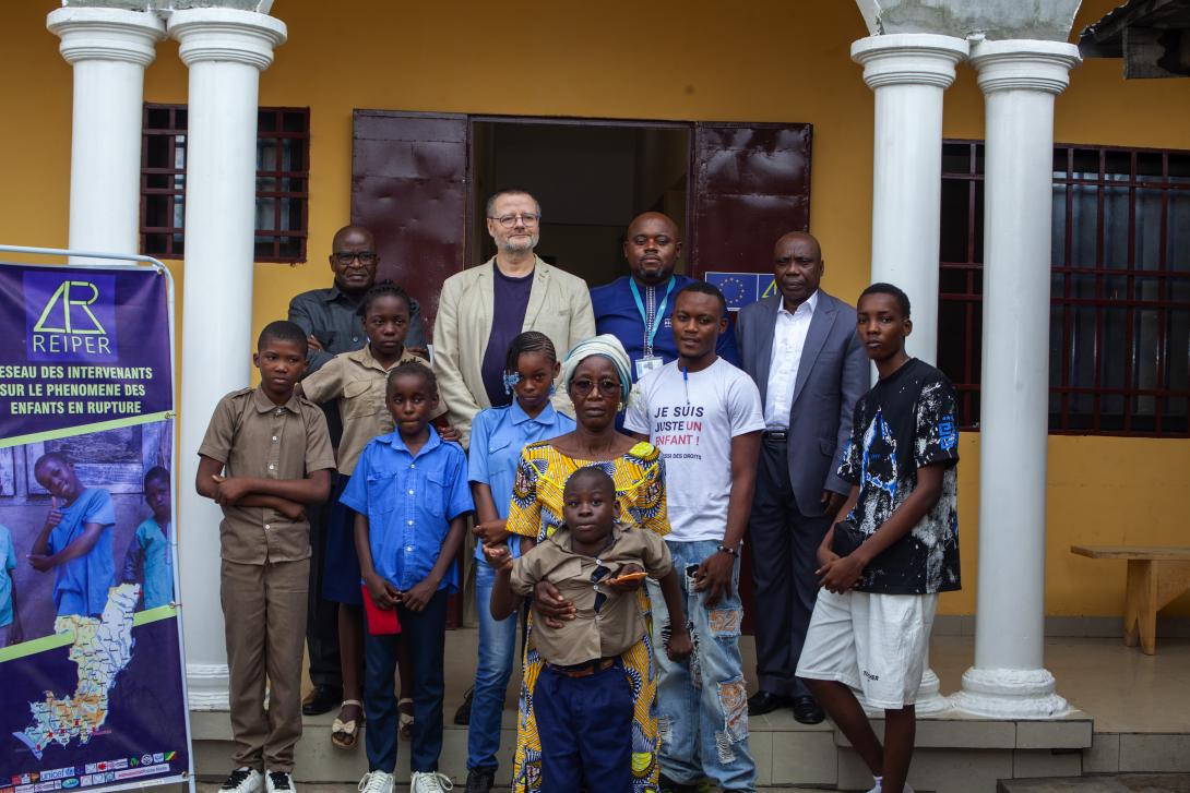 Rencontre entre 7 enfants, le REIPER et le membre du Comité des droits de l’enfant © REIPER