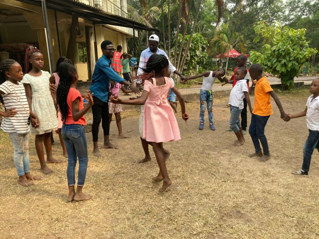 Activité avec les enfants à la Maison des Familles à Kinshasa